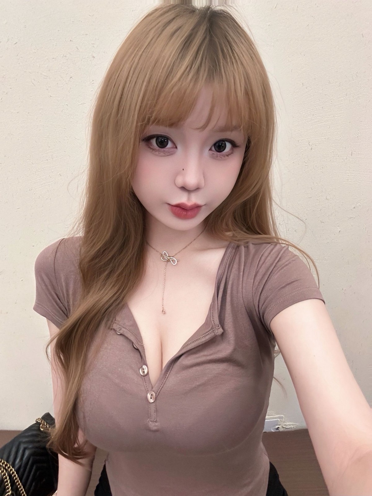 2042_85UXHZ7UJFQ3GJ7.jpg